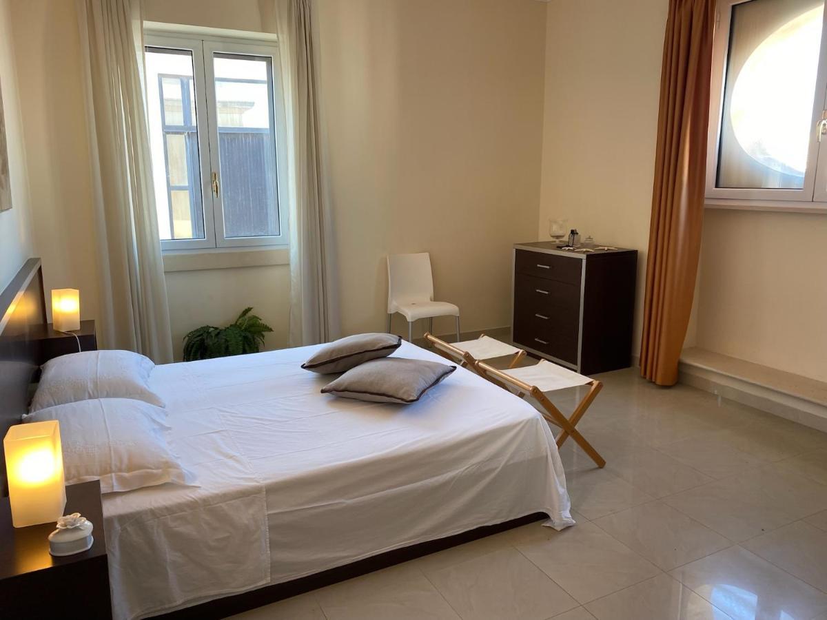 Palazzo Mongio Suites And Apartments Gallipoli Exterior foto